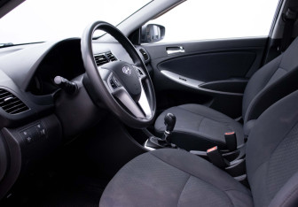 Подержанный автомобиль Hyundai Solaris Hatchback 2013 года (9 фото)