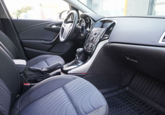 Подержанный автомобиль Opel Astra Hatchback 2014 года (11 фото)