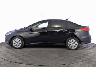 Подержанный автомобиль Ford Focus Sedan 2018 года (8 фото)