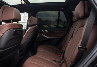 Подержанный автомобиль BMW X5 2022 года (16 фото)