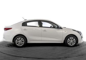Подержанный автомобиль Kia Rio Sedan 2021 года (4 фото)