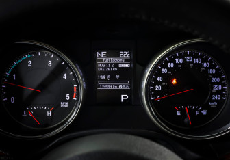 Подержанный автомобиль Jeep Grand Cherokee 2012 года (15 фото)