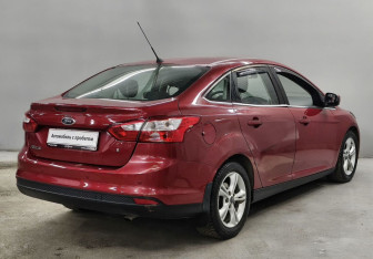 Подержанный автомобиль Ford Focus Sedan 2013 года (5 фото)