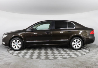 Подержанный автомобиль Skoda Superb Liftback 2012 года (8 фото)