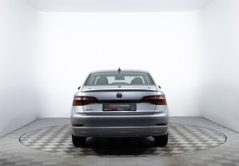 Подержанный автомобиль Volkswagen Jetta Sedan 2020 года (6 фото)