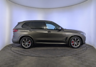 Подержанный автомобиль BMW X5 2021 года (4 фото)