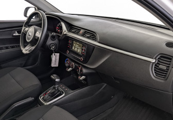 Подержанный автомобиль Kia Rio Sedan 2021 года (13 фото)
