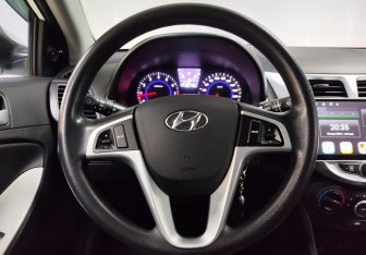 Подержанный автомобиль Hyundai Solaris Sedan 2013 года (14 фото)