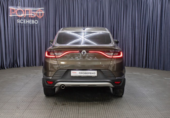 Подержанный автомобиль Renault Arkana 2020 года (6 фото)