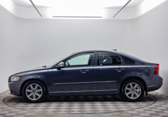 Подержанный автомобиль Volvo S40 2011 года (8 фото)