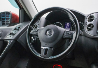 Подержанный автомобиль Volkswagen Tiguan 2012 года (15 фото)
