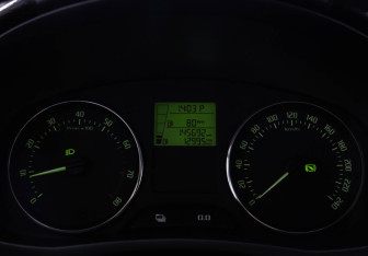 Подержанный автомобиль Skoda Fabia Hatchback 2011 года (7 фото)