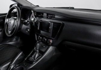Подержанный автомобиль Toyota Corolla Sedan 2016 года (9 фото)
