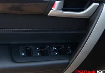 Подержанный автомобиль Chevrolet Captiva 2015 года (18 фото)