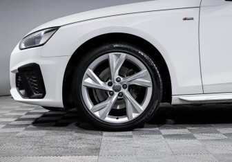 Подержанный автомобиль Audi A4 Sedan 2020 года (8 фото)