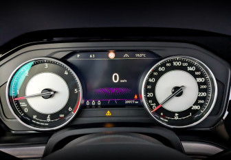Подержанный автомобиль Volkswagen Touareg 2022 года (13 фото)