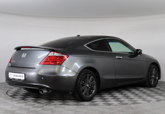 Подержанный автомобиль Honda Accord Coupe 2009 года (4 фото)