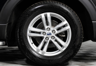 Подержанный автомобиль Ford Explorer 2020 года (5 фото)