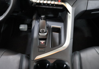 Подержанный автомобиль Peugeot 5008 Suv 2022 года (18 фото)