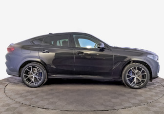 Подержанный автомобиль BMW X6 2021 года (4 фото)