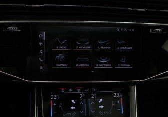 Подержанный автомобиль Audi Q8 2019 года (16 фото)