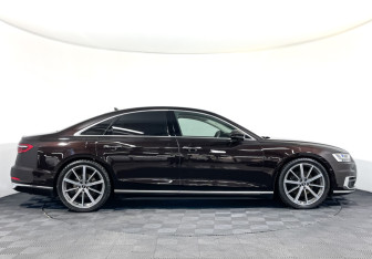 Подержанный автомобиль Audi A8 2020 года (3 фото)