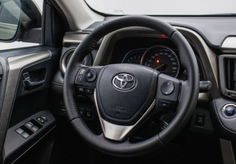Подержанный автомобиль Toyota RAV4 2014 года (14 фото)