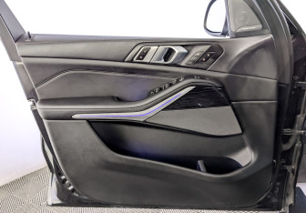 Подержанный автомобиль BMW X5 2023 года (19 фото)