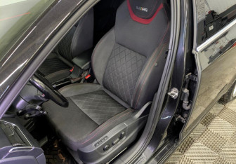 Подержанный автомобиль Skoda Octavia RS Wagon 2020 года (19 фото)