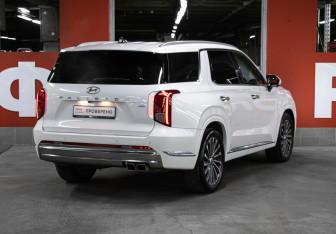 Подержанный автомобиль Hyundai Palisade 2023 года (5 фото)