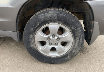 Подержанный автомобиль Mazda Tribute 2004 года (12 фото)