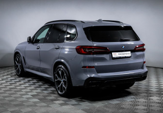 Подержанный автомобиль BMW X5 2018 года (7 фото)