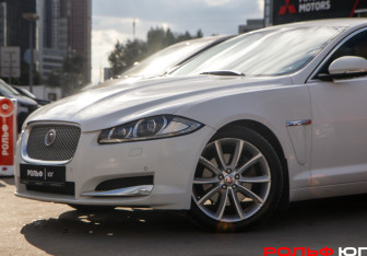 Подержанный автомобиль Jaguar XF Sedan 2014 года (16 фото)