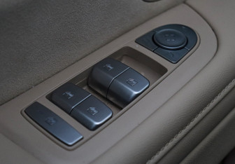 Подержанный автомобиль AITO M7 2023 года (19 фото)