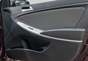 Подержанный автомобиль Hyundai Solaris Sedan 2012 года (24 фото)