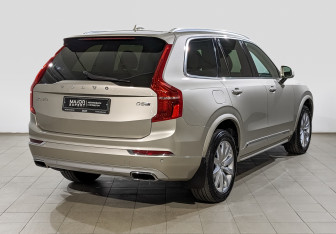 Подержанный автомобиль Volvo XC90 2016 года (5 фото)