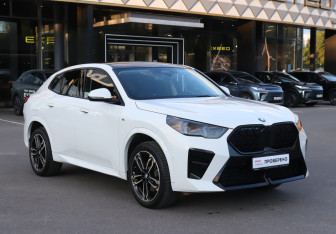 Подержанный автомобиль BMW X2 2024 года (3 фото)