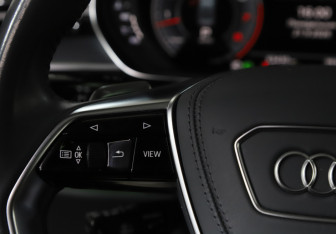 Подержанный автомобиль Audi A8 2019 года (19 фото)