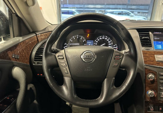 Подержанный автомобиль Nissan Patrol 2013 года (19 фото)