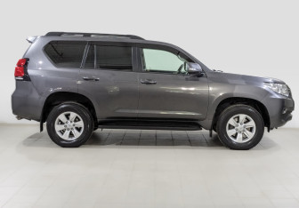 Подержанный автомобиль Toyota Land Cruiser Prado 2019 года (4 фото)