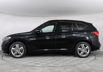 Подержанный автомобиль BMW X1 2022 года (5 фото)