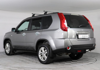 Подержанный автомобиль Nissan X-Trail 2014 года (7 фото)