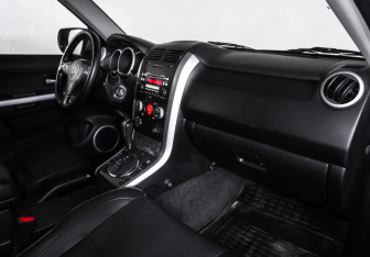Подержанный автомобиль Suzuki Grand Vitara 2010 года (9 фото)