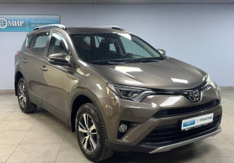 Подержанный автомобиль Toyota RAV4 2018 года (3 фото)