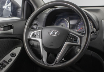 Подержанный автомобиль Hyundai Solaris Hatchback 2012 года (15 фото)