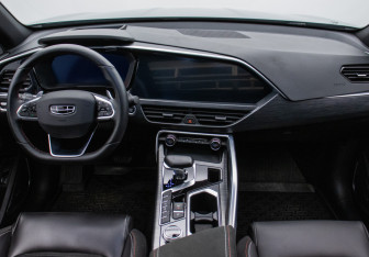 Подержанный автомобиль Geely Tugella 2023 года (13 фото)