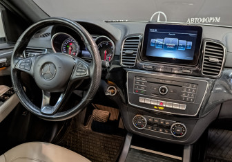 Подержанный автомобиль Mercedes-Benz GLE 2017 года (28 фото)