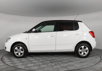 Подержанный автомобиль Skoda Fabia Hatchback 2010 года (8 фото)