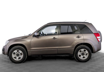 Подержанный автомобиль Suzuki Grand Vitara 2014 года (8 фото)