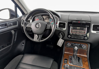 Подержанный автомобиль Volkswagen Touareg 2011 года (27 фото)